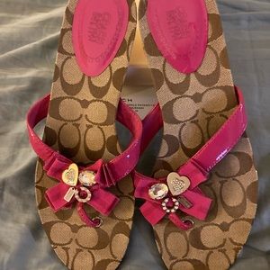 Coach fuschia Sandles